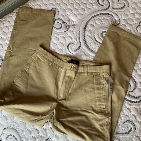 New CK khakis 32 x 32 - Picture 3 of 6